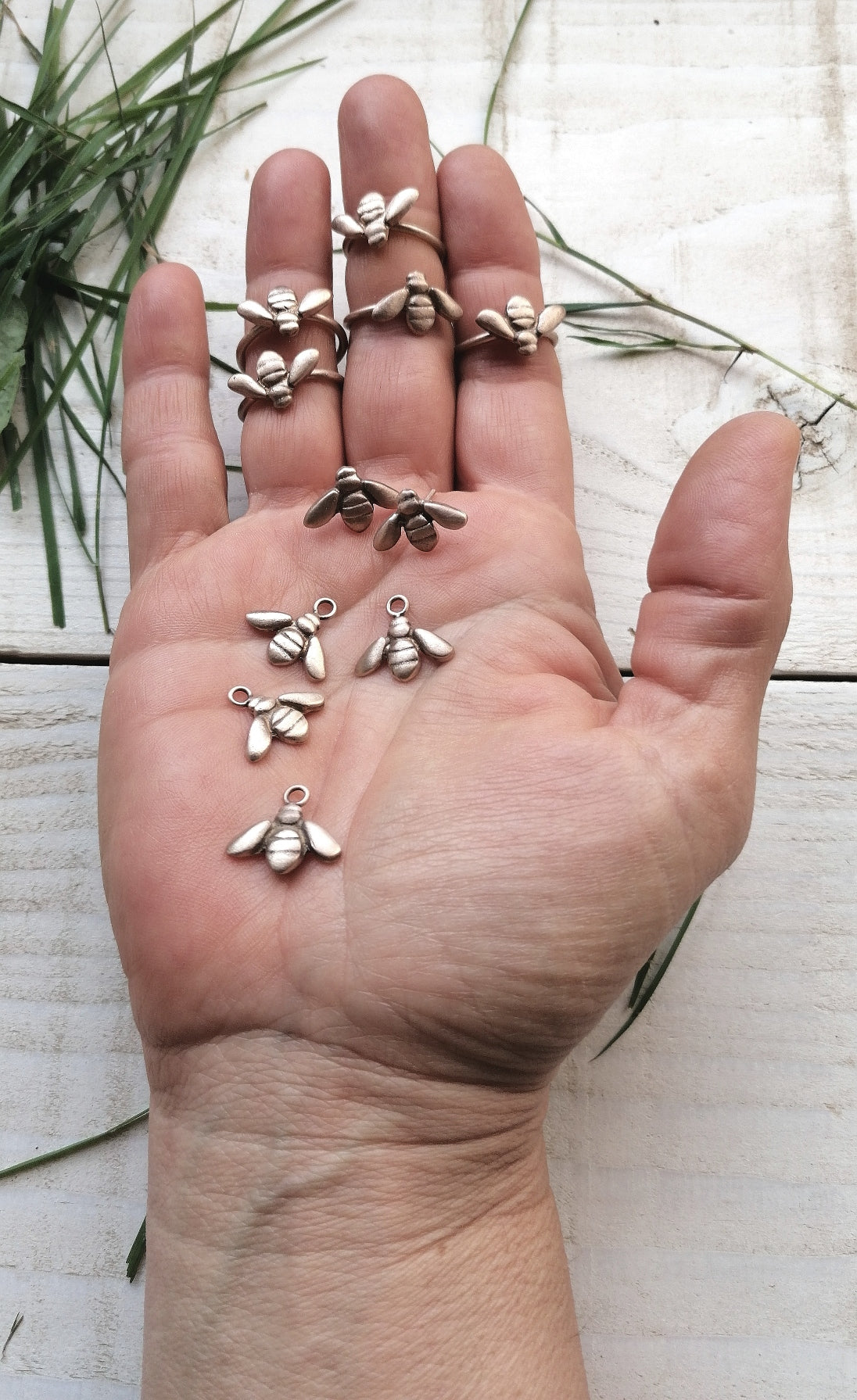 Apina pendant