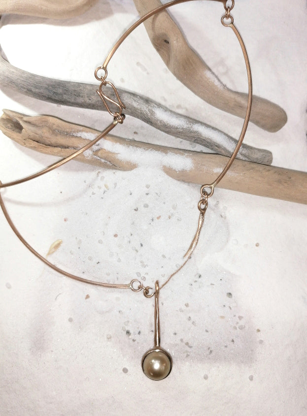 Semi-rigid choker with Australian pearl 