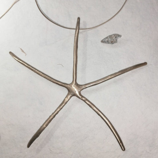 Thin starfish necklace
